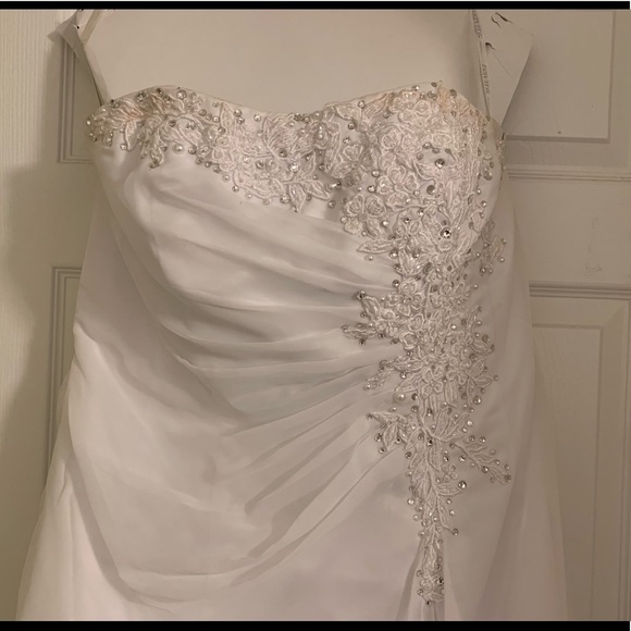 Wedding Dress - Picture 2 of 7